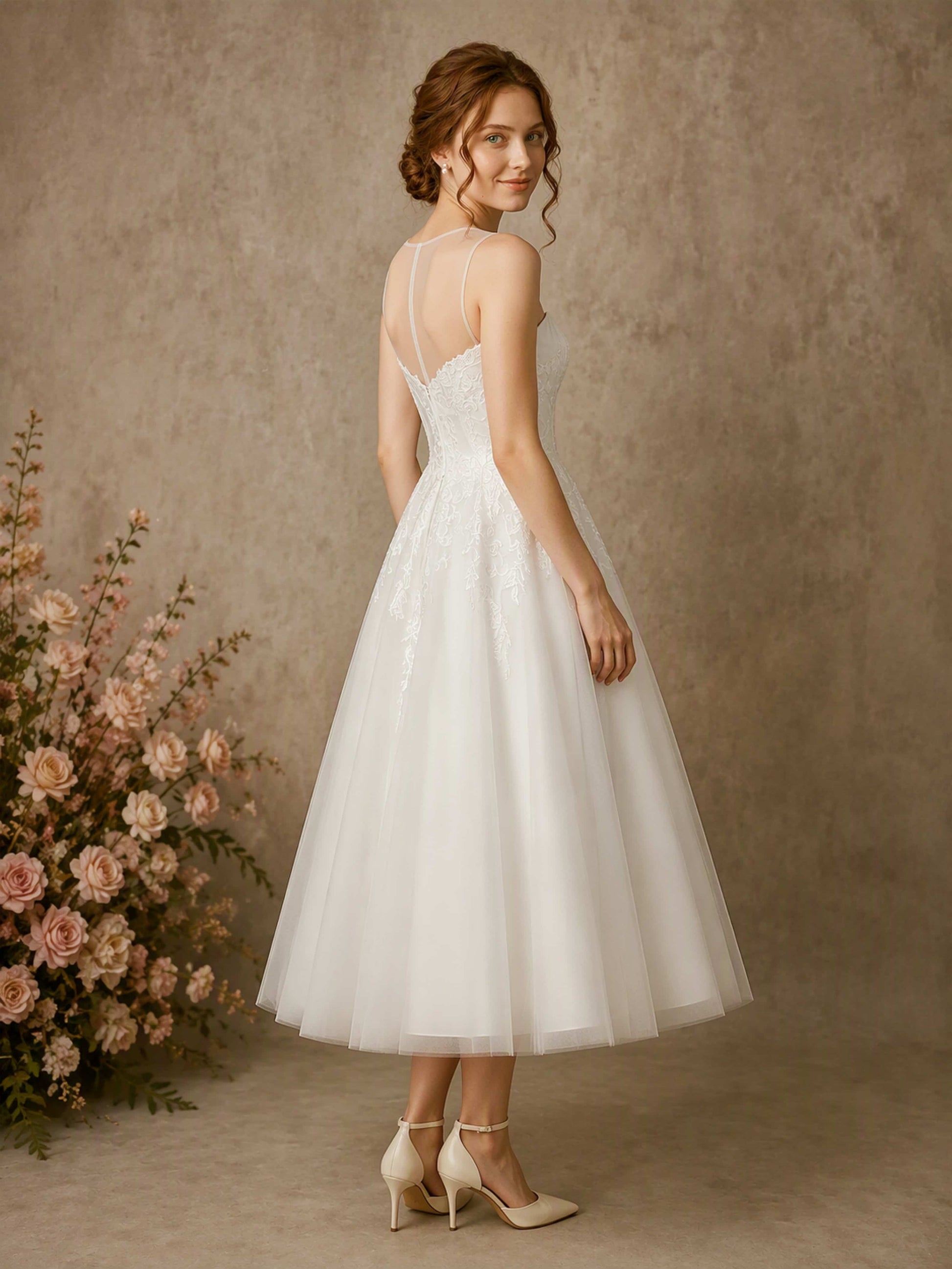 Round Neck Sleeveless Lace Tulle Puffy Wedding Dresses